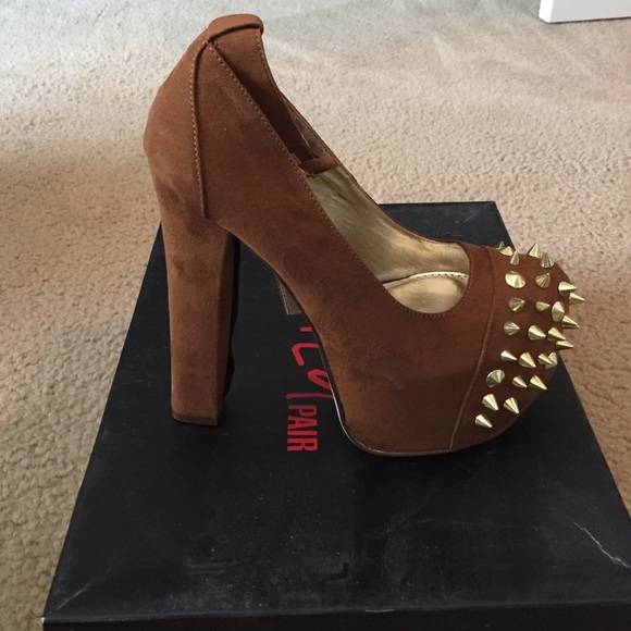 Bakers tan studded heel