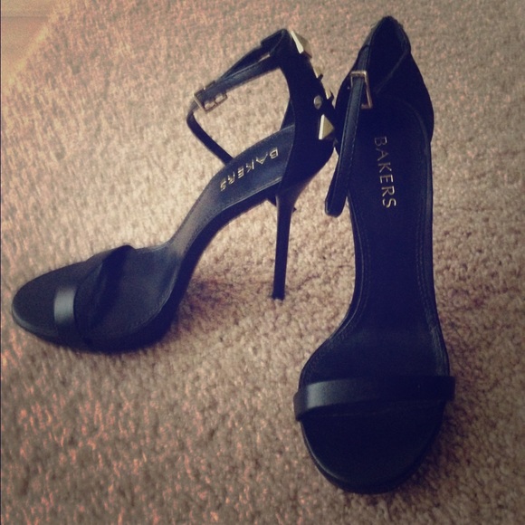 Bakers Shoes - black&gold heels