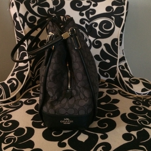 Coach Bag - Picture 2 of 4