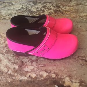 Bright pink Sanita's