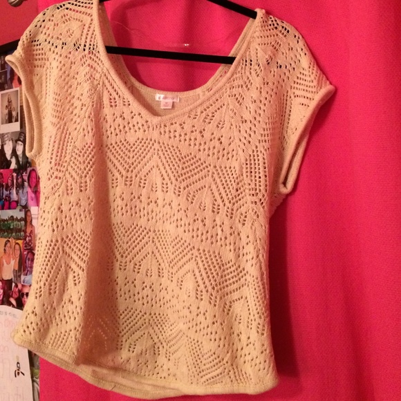 Crochet sweater perfect for spring/summer - Picture 1 of 3