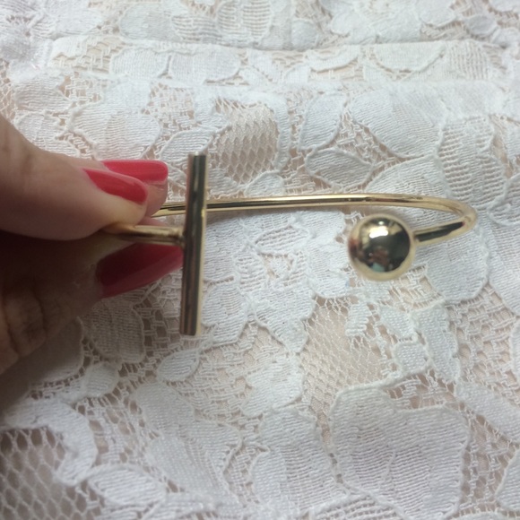Modern & simple bangle - Picture 3 of 3