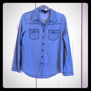 Forever 21 Women's Chambray Button Down Size Small