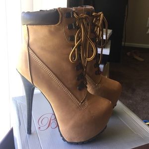Heeled boots