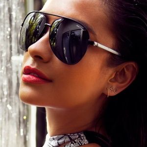LIKE NEW Quay Vivienne Aviators in BLACK by Shay