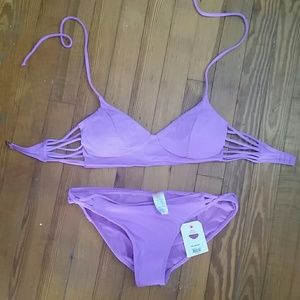 Top and bottom billabong bathing suit set