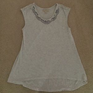 Sleeveless shirt