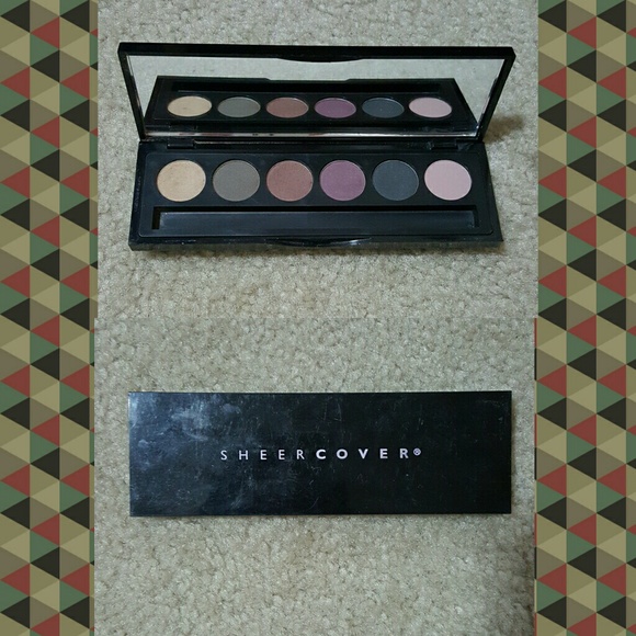 Sheer cover eye shadow palette