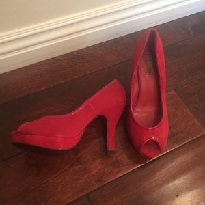Steve Madden red pumps