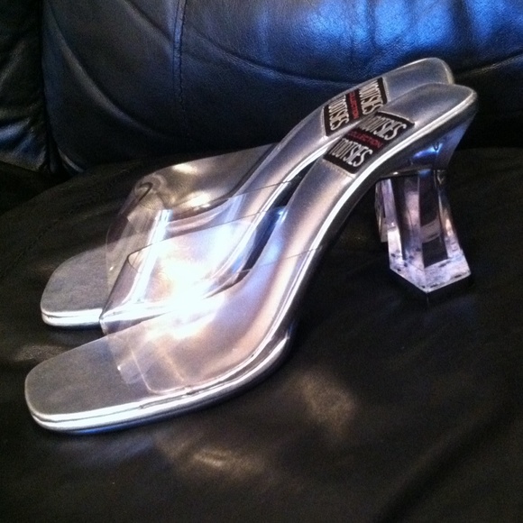 Mootsies Tootsies silver/clear small heel, 7.5 - Picture 3 of 4