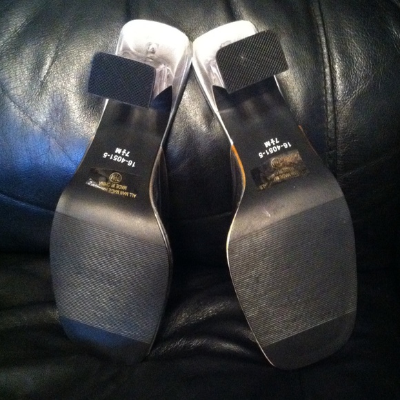 Mootsies Tootsies silver/clear small heel, 7.5 - Picture 4 of 4
