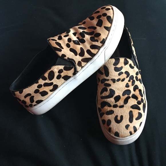 Steve Madden "GIFTT" slip ons