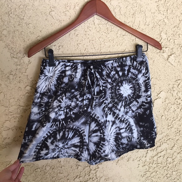 🔹HP🔹Soft B&W Tie Dye Shorts - Picture 2 of 4