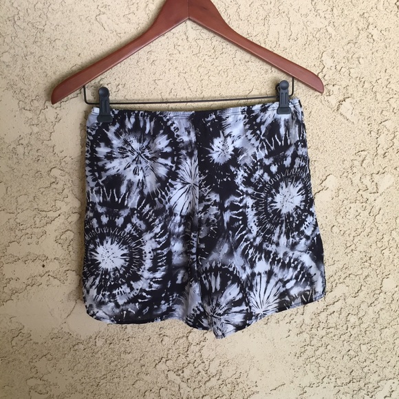 🔹HP🔹Soft B&W Tie Dye Shorts - Picture 3 of 4