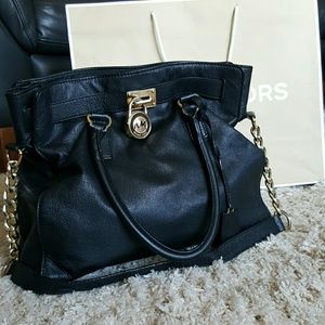 $Labor Day $ Hamilton Large Tote in Black