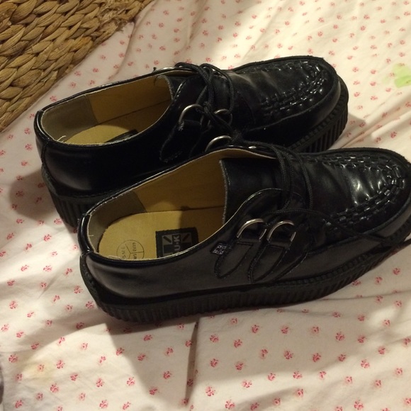 Black creepers