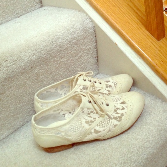 Cream Oxfords 💓