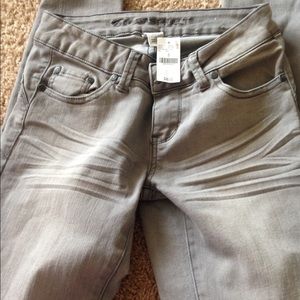 🆕 Grey skinny jeans 👖