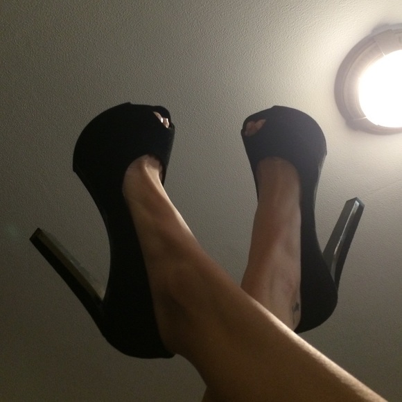 Chinese Laundry platform peep toes!