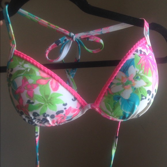 Medium floral bathing suit top