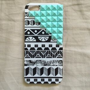 iPhone 5/5S Black/White/Teal Tribal Case