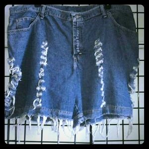Cutt 2 Shreds Plus Size stretch denim shorts