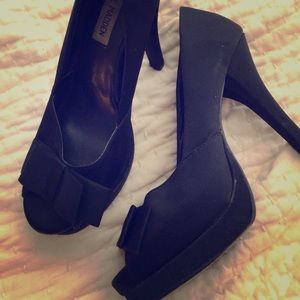Steve Madden "Fendora" Satin Black Pump w/ Bow
