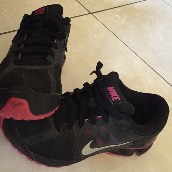 Nike Shoes - Nike reax run 6