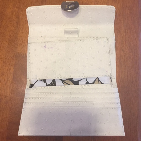 Guess wallet - Picture 2 of 4