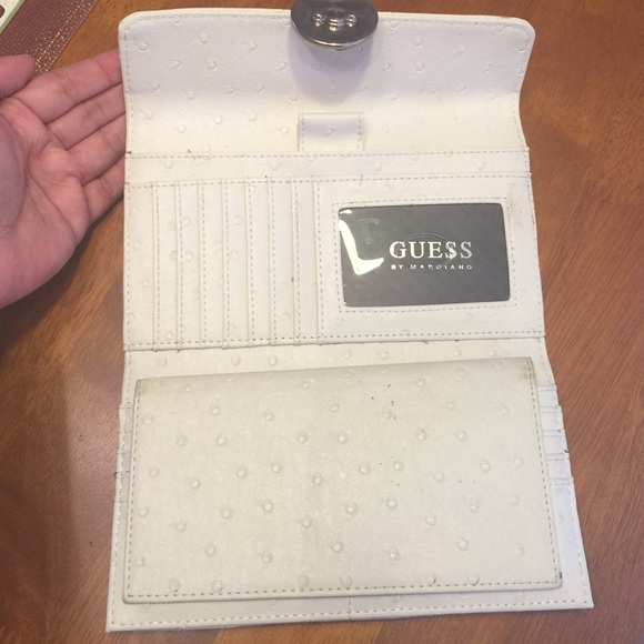 Guess wallet - Picture 3 of 4