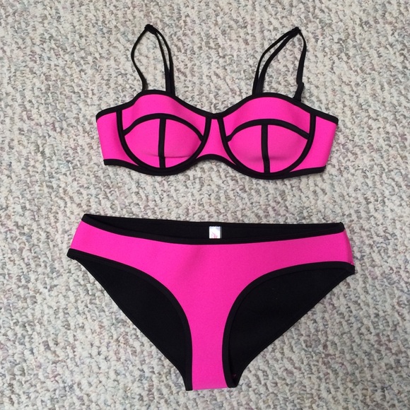 NWOT Triangl Dupe Set