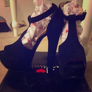 Luichiny Black Platform Heels
