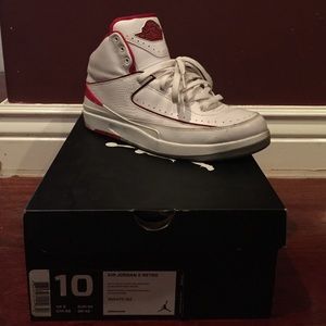 Air Jordan 2 Retro. White and Red