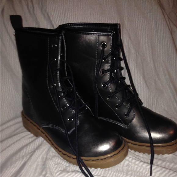*NEW* Black combat boots