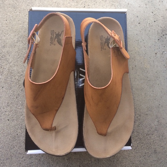 Tan Thong Sandals