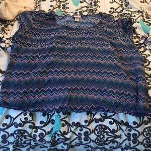 Chevron patterned, knotted crop top