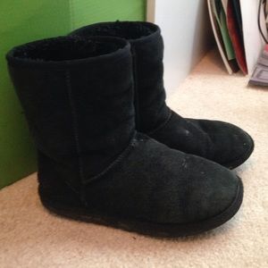 Black ugg boots