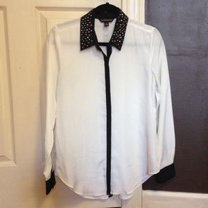 Edgy Rock & Republic Top!