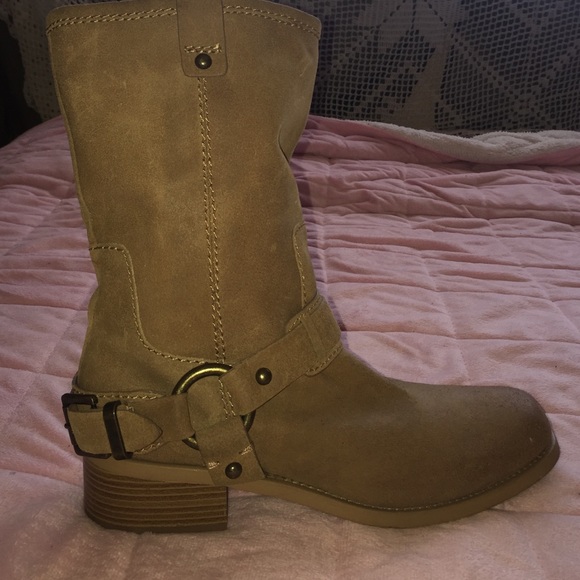 Tan Jessica Simpson cowgirl boots