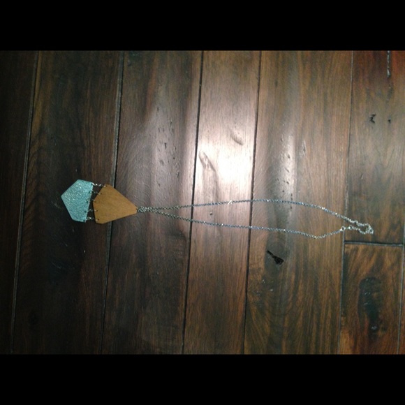Long wood and silver metal necklace