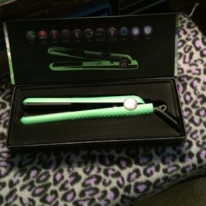 CFS8 Professional Straightening Iron