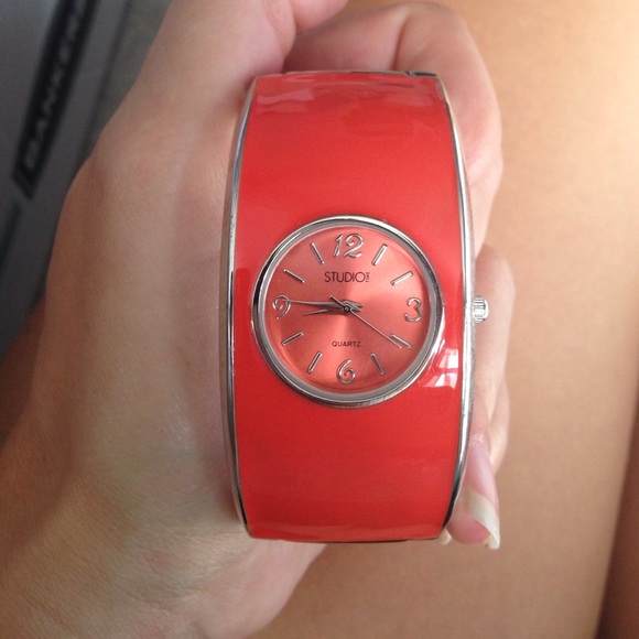 Studio watch - Picture 2 of 2