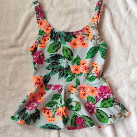 Dont buy. Hold Used express pleplum tops xs