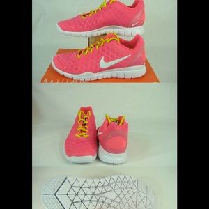 Neon pink Nike free run tr's👟