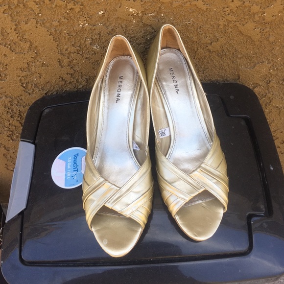 💋Pretty little Gold Heels 💋