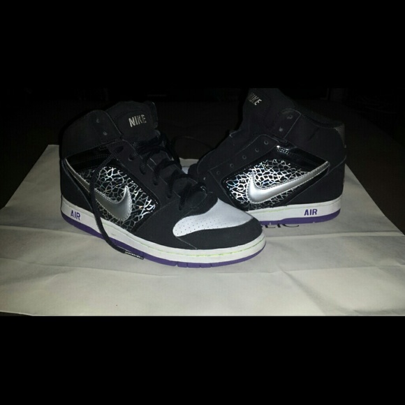 Purple and black nike dunks shoes