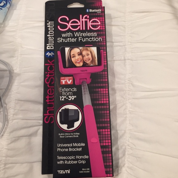 Selfie stick w/wireless shutter function