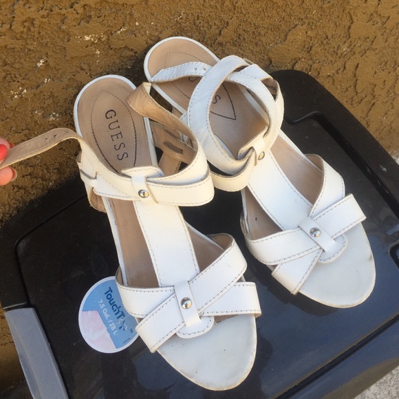 💋Guess white wedges💋