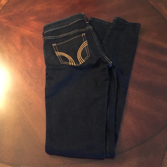 Dark wash Hollister super skinny jeans! Worn once!
