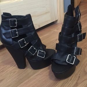 Steve Madden Egnite platform sandal